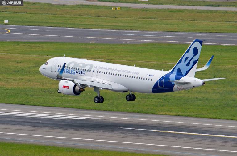 Airbus/Boeing, Macquarie AirFinance